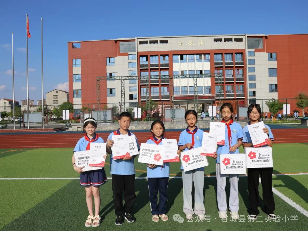 二实小学生的航天梦想:谷城县第二实验小学校园“水火箭制作及发射比赛”顺利举行 第30张 二实小学生的航天梦想:谷城县第二实验小学校园“水火箭制作及发射比赛”顺利举行 第30张