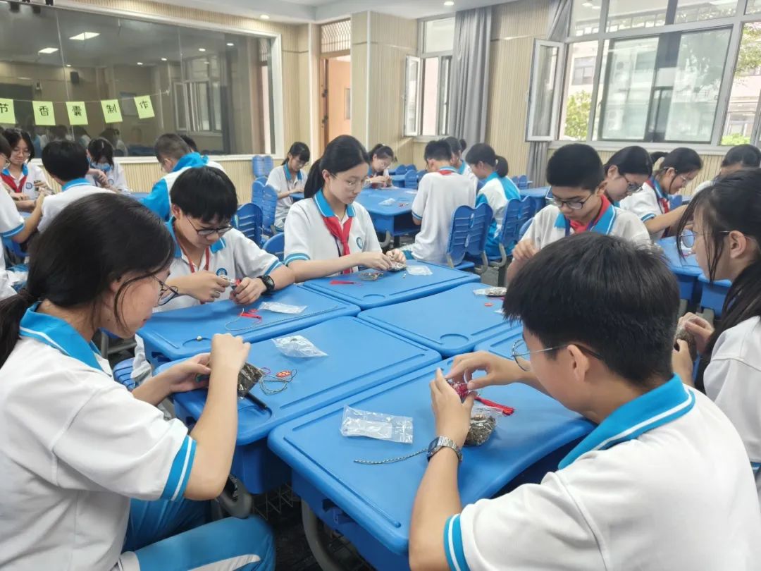 【阳中德育】巧制香囊送祝福  一举高粽赢中考——“我们的节日·端午”主题活动 第1张