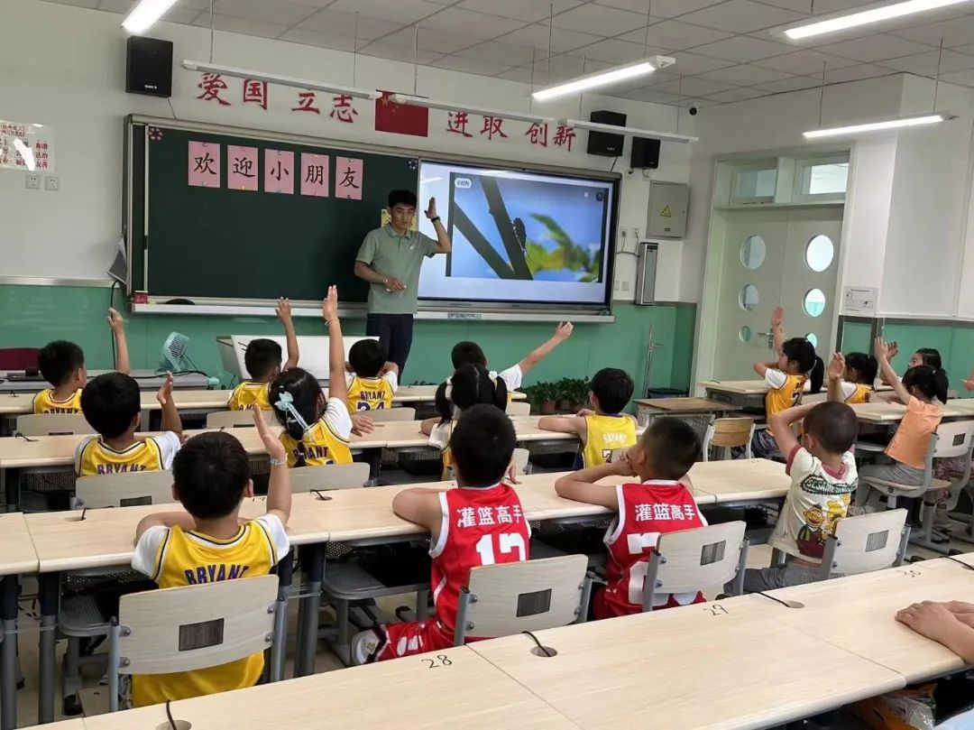 【幼小衔接 探秘小学】——北京中铁信达经贸有限公司幼儿园大班幼儿参观椿树馆小学活动 第21张 【幼小衔接 探秘小学】——北京中铁信达经贸有限公司幼儿园大班幼儿参观椿树馆小学活动 第21张