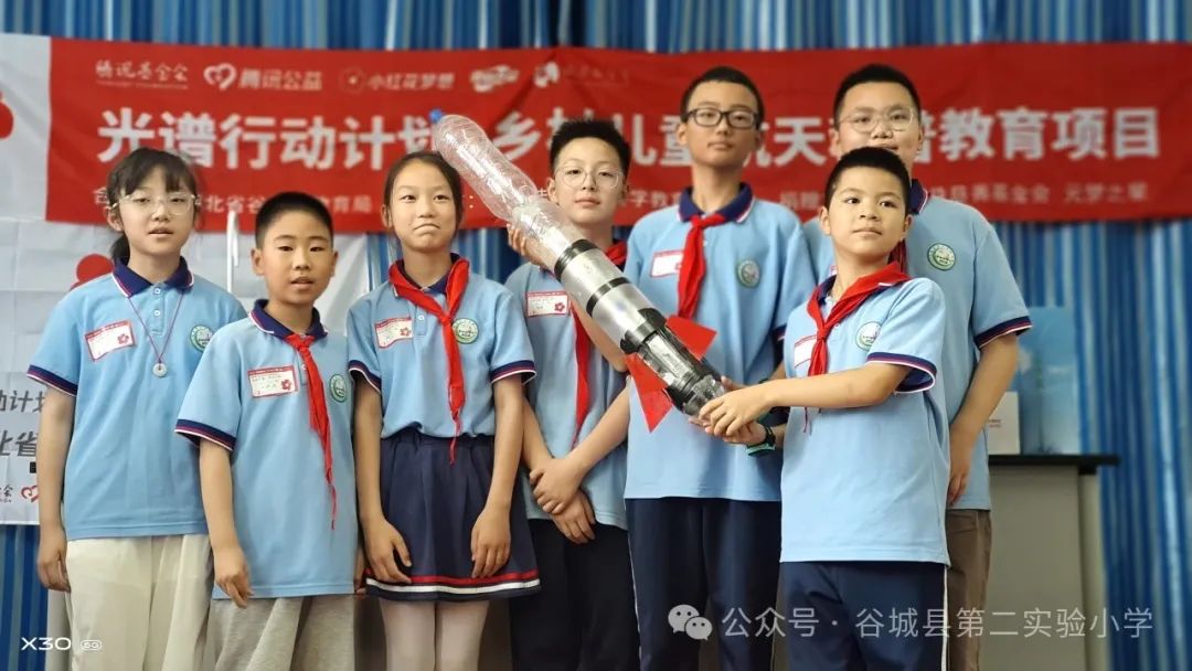 二实小学生的航天梦想:谷城县第二实验小学校园“水火箭制作及发射比赛”顺利举行 第16张 二实小学生的航天梦想:谷城县第二实验小学校园“水火箭制作及发射比赛”顺利举行 第16张