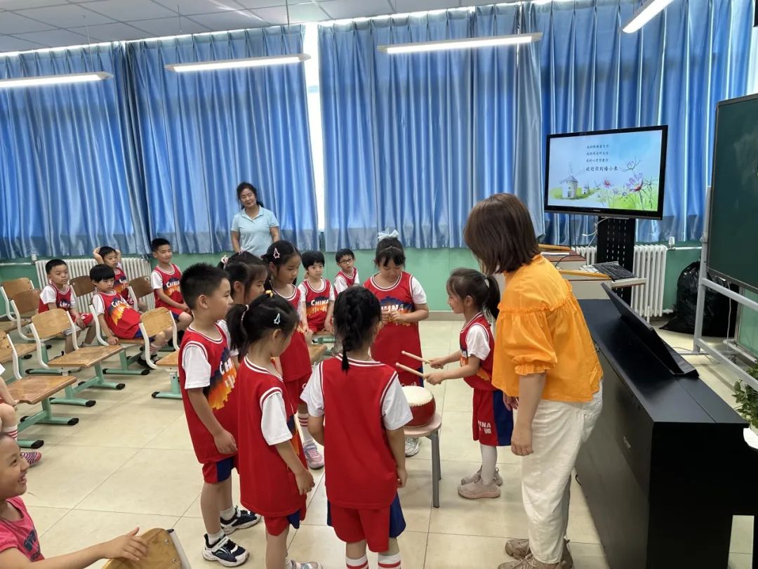 【幼小衔接 探秘小学】——北京中铁信达经贸有限公司幼儿园大班幼儿参观椿树馆小学活动 第20张 【幼小衔接 探秘小学】——北京中铁信达经贸有限公司幼儿园大班幼儿参观椿树馆小学活动 第20张