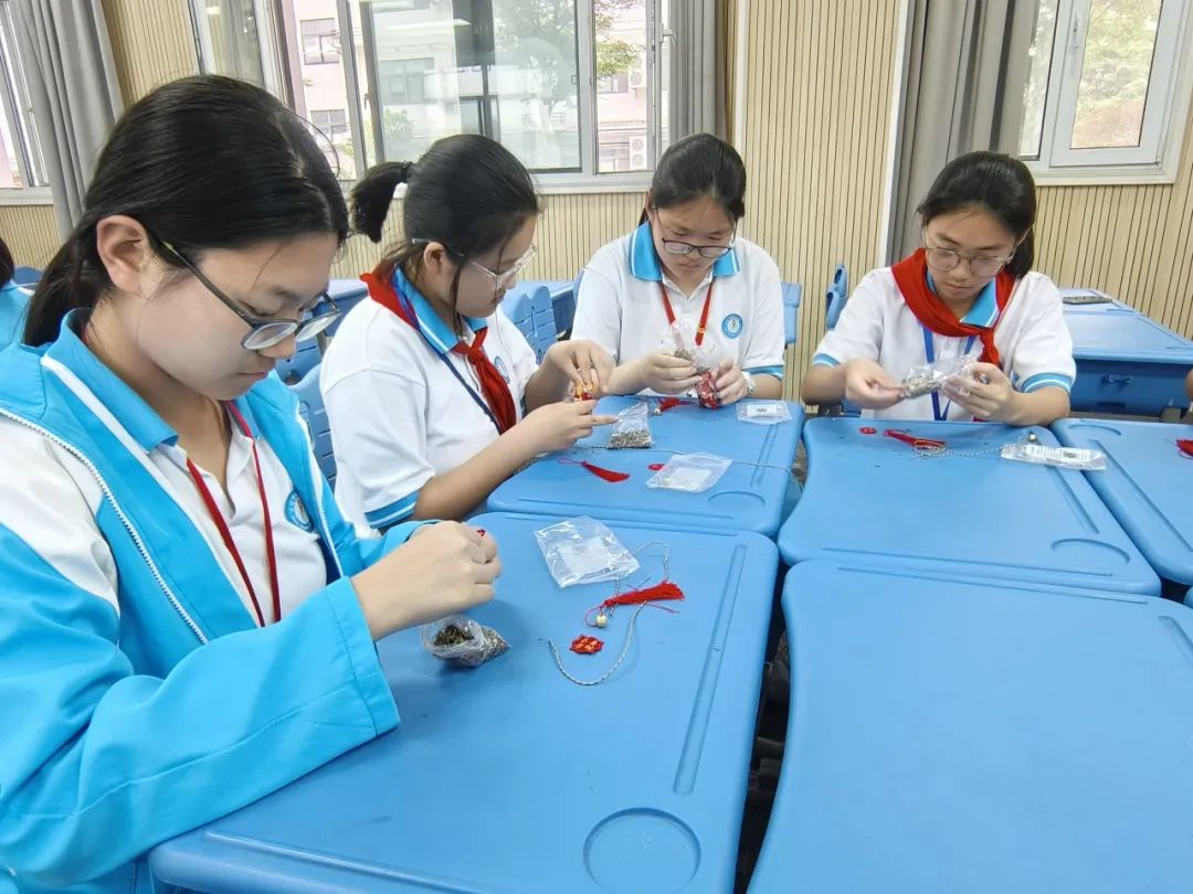 【阳中德育】巧制香囊送祝福 一举高粽赢中考——“我们的节日·端午”主题活动 第3张 【阳中德育】巧制香囊送祝福 一举高粽赢中考——“我们的节日·端午”主题活动 第3张