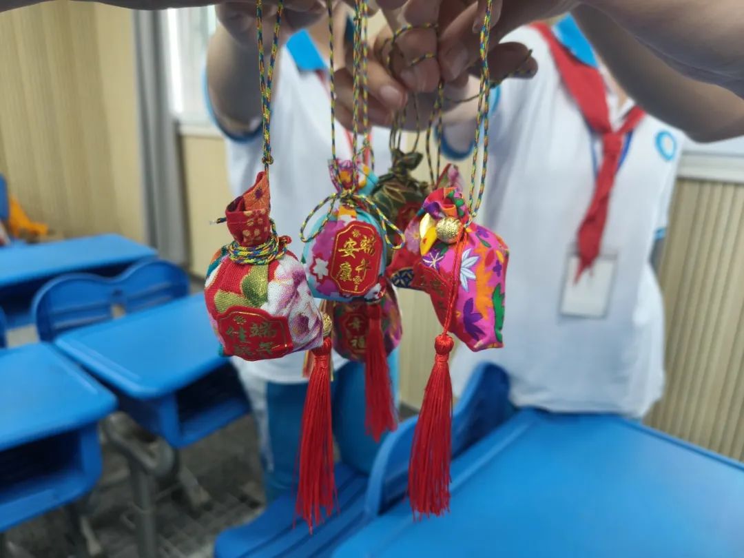 【阳中德育】巧制香囊送祝福 一举高粽赢中考——“我们的节日·端午”主题活动 第5张 【阳中德育】巧制香囊送祝福 一举高粽赢中考——“我们的节日·端午”主题活动 第5张