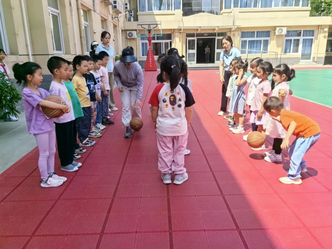 【幼小衔接 探秘小学】——北京中铁信达经贸有限公司幼儿园大班幼儿参观椿树馆小学活动 第25张 【幼小衔接 探秘小学】——北京中铁信达经贸有限公司幼儿园大班幼儿参观椿树馆小学活动 第25张