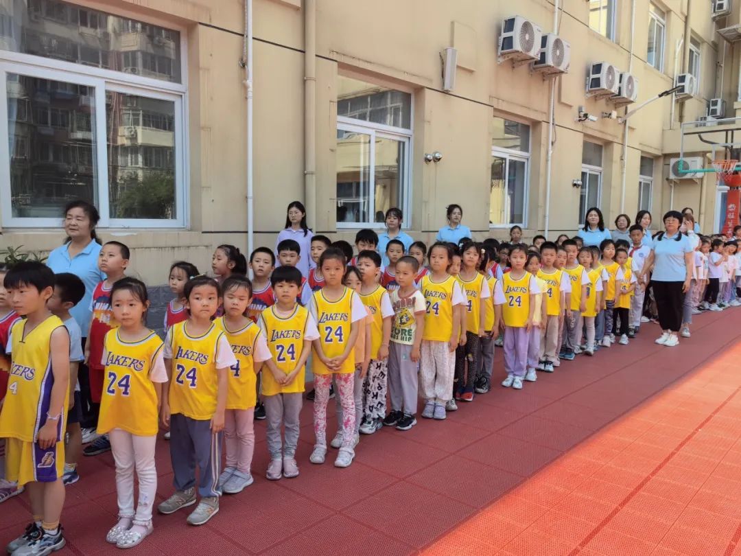【幼小衔接 探秘小学】——北京中铁信达经贸有限公司幼儿园大班幼儿参观椿树馆小学活动 第11张 【幼小衔接 探秘小学】——北京中铁信达经贸有限公司幼儿园大班幼儿参观椿树馆小学活动 第11张