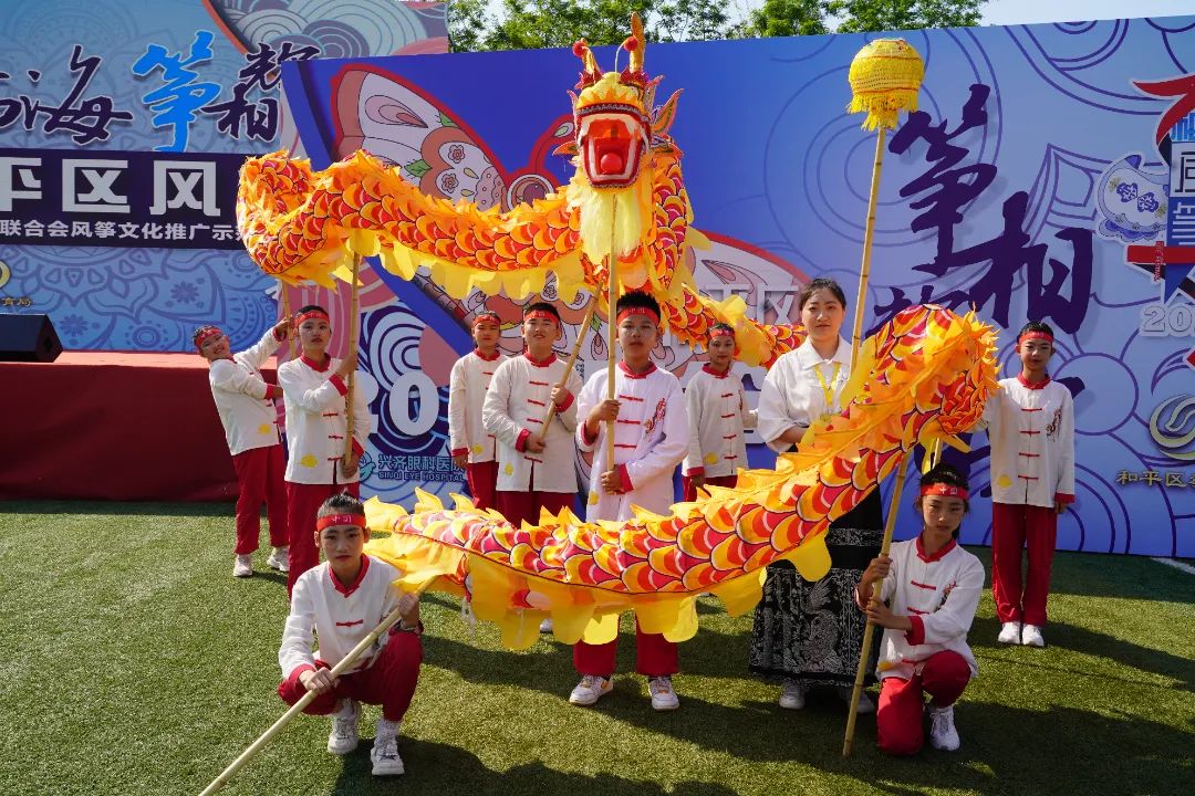 【文化 • 关注】和平区文化路小学“辰龙醒狮”展演在和平区风筝节闭幕仪式上开场表演 第4张 【文化 • 关注】和平区文化路小学“辰龙醒狮”展演在和平区风筝节闭幕仪式上开场表演 第4张