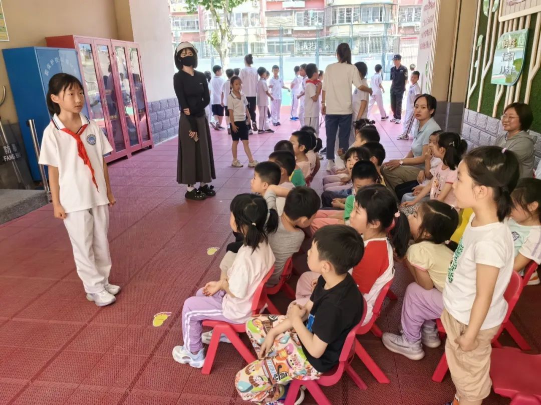 【幼小衔接 探秘小学】——北京中铁信达经贸有限公司幼儿园大班幼儿参观椿树馆小学活动 第29张 【幼小衔接 探秘小学】——北京中铁信达经贸有限公司幼儿园大班幼儿参观椿树馆小学活动 第29张