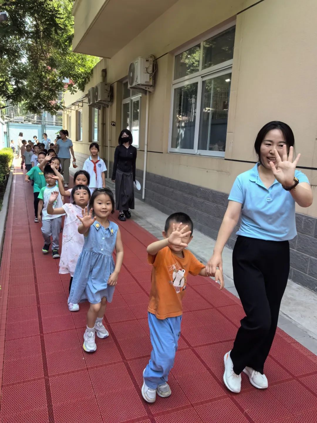 【幼小衔接 探秘小学】——北京中铁信达经贸有限公司幼儿园大班幼儿参观椿树馆小学活动 第9张 【幼小衔接 探秘小学】——北京中铁信达经贸有限公司幼儿园大班幼儿参观椿树馆小学活动 第9张