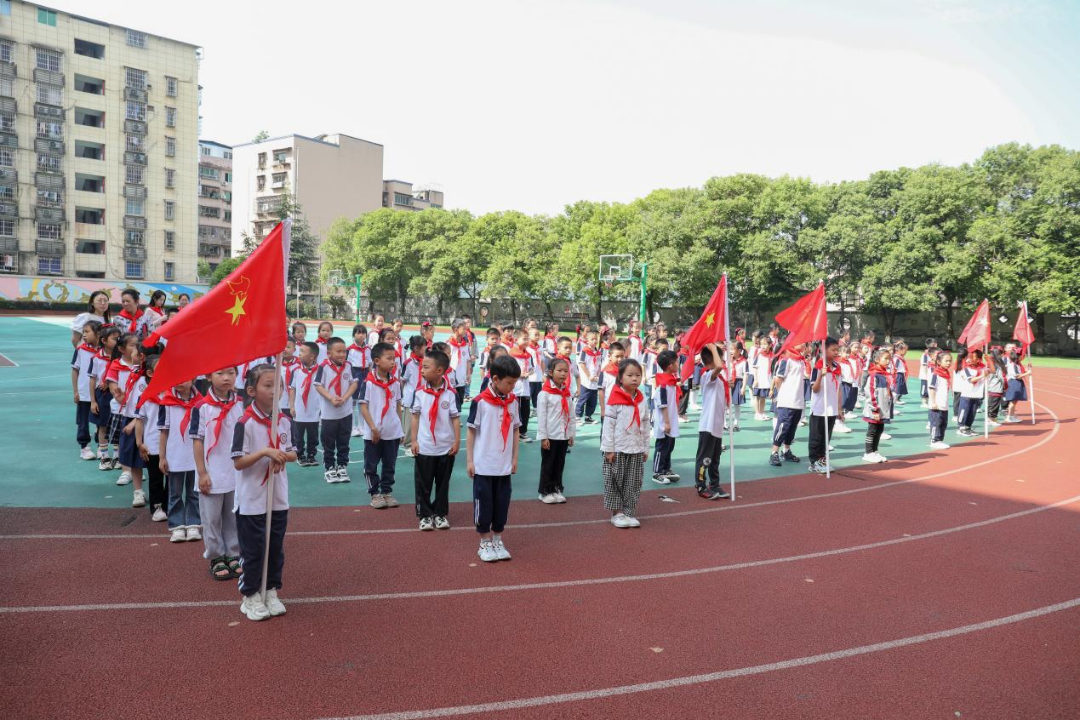 红领巾 爱祖国——福建小学2024年春新队员入队仪式 第1张 红领巾 爱祖国——福建小学2024年春新队员入队仪式 第1张