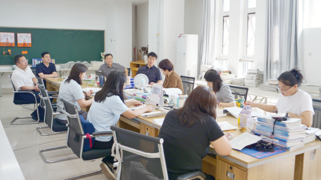 慰问暖心激奋进,蓄势待发迎中考——县委副书记、县长田学超等领导莅临我校慰问初三教师 第8张 慰问暖心激奋进,蓄势待发迎中考——县委副书记、县长田学超等领导莅临我校慰问初三教师 第8张
