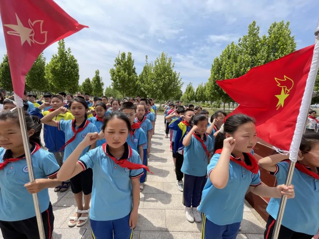 【入队仪式】红领巾爱祖国——金乡县中心小学兴隆校区一年级新队员入队仪式 第22张