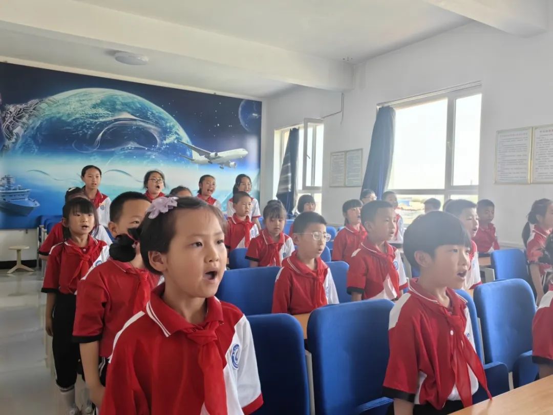 与雷锋同行 让梦想飞扬--凌海市雷锋小学少先队入队仪式 第29张