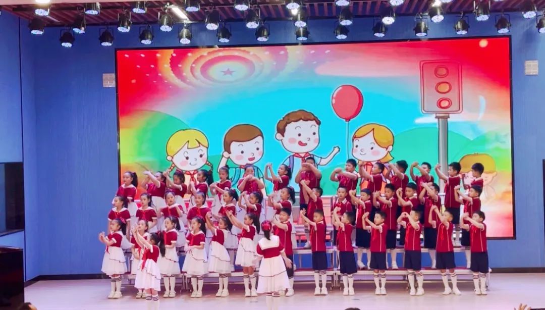 【黄山·喜报】黄山中心小学在全国第八届中小学艺术展演——云龙区“阳光下成长”合唱比赛中获得“最佳表演奖” “优秀组织奖”的好成绩 第7张 【黄山·喜报】黄山中心小学在全国第八届中小学艺术展演——云龙区“阳光下成长”合唱比赛中获得“最佳表演奖” “优秀组织奖”的好成绩 第7张