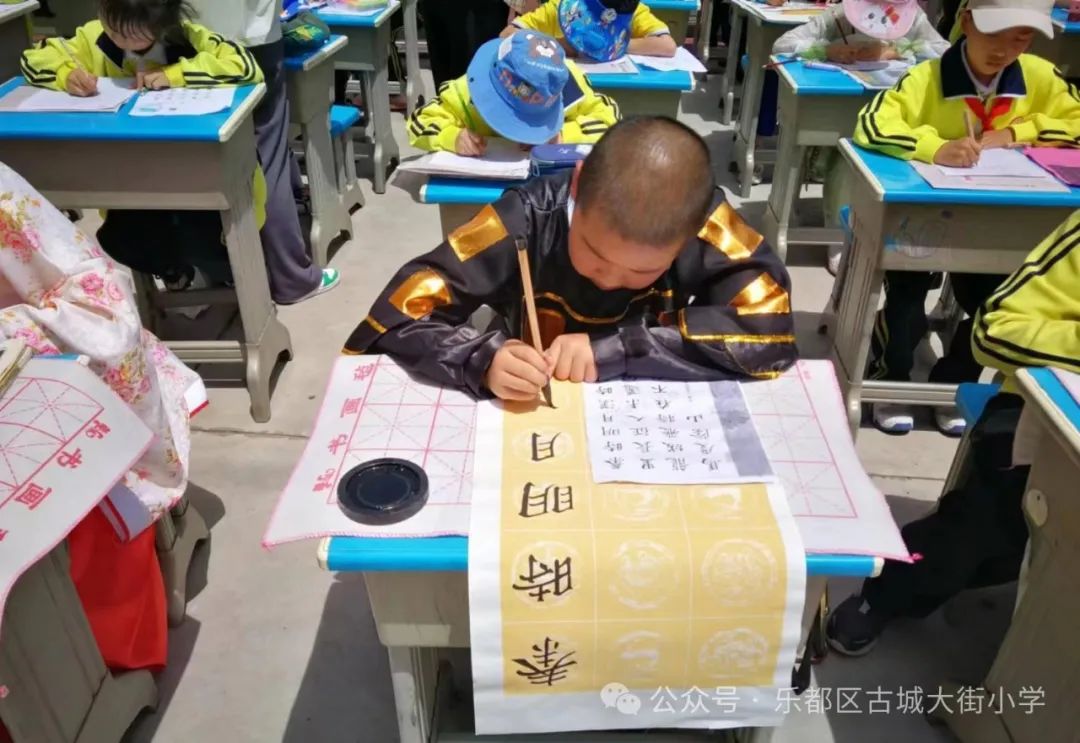 古城大街小学第八届校园文化艺术节闭幕 第18张 古城大街小学第八届校园文化艺术节闭幕 第18张