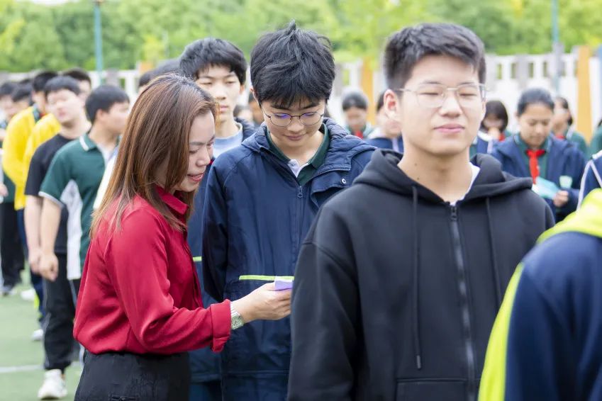 【中考加油】少年应有鸿鹄志,当骑骏马踏平川——2024届九年级中考祝福 第20张