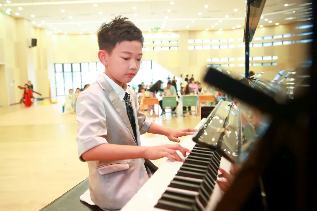 【黄杨梅小学 | 校园风采】指尖飞舞  琴曲飞扬——黄杨梅小学2024年器乐独奏比赛 第13张