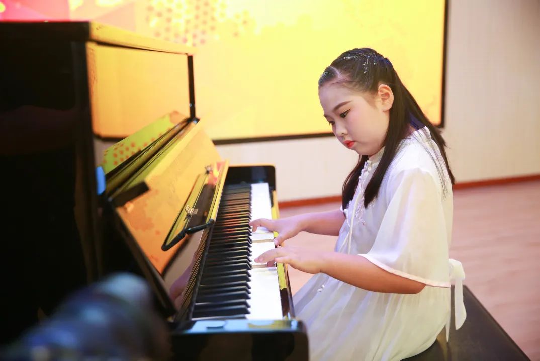 【黄杨梅小学 | 校园风采】指尖飞舞  琴曲飞扬——黄杨梅小学2024年器乐独奏比赛 第15张