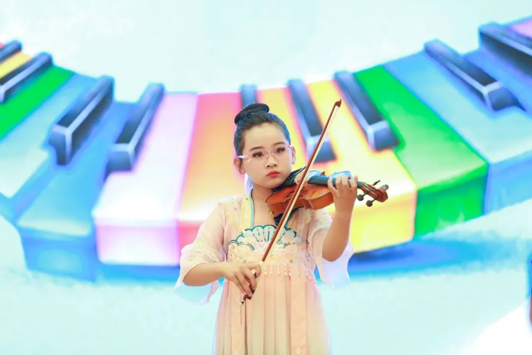 【黄杨梅小学 | 校园风采】指尖飞舞 琴曲飞扬——黄杨梅小学2024年器乐独奏比赛 第19张 【黄杨梅小学 | 校园风采】指尖飞舞 琴曲飞扬——黄杨梅小学2024年器乐独奏比赛 第19张
