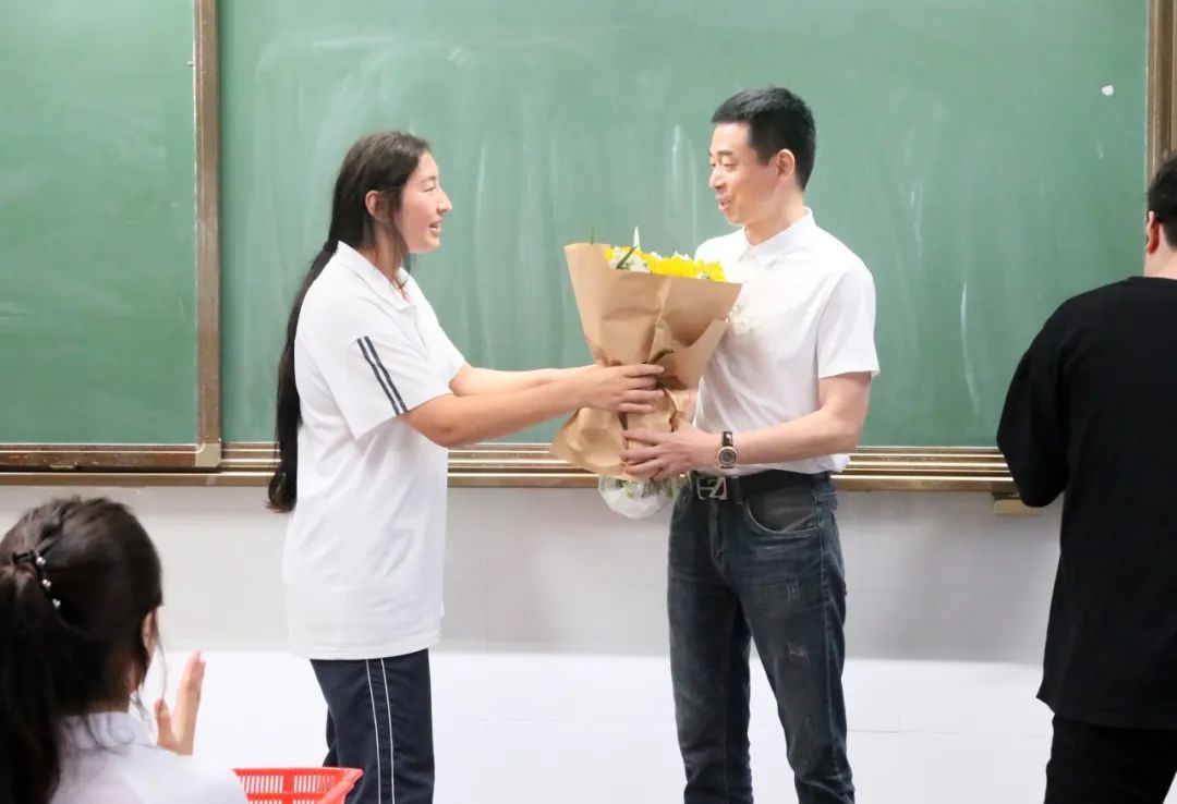 青春炽热 逐梦高考 | 温岭市职业技术学校高三学子们高考加油! 第12张 青春炽热 逐梦高考 | 温岭市职业技术学校高三学子们高考加油! 第12张