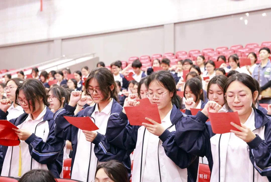 青春炽热 逐梦高考 | 温岭市职业技术学校高三学子们高考加油! 第17张 青春炽热 逐梦高考 | 温岭市职业技术学校高三学子们高考加油! 第17张