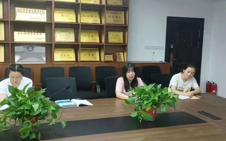 【浐灞第十八小学】“教”无涯,“研”不尽——浐灞第十八小学四年级数学组主题教研 第8张