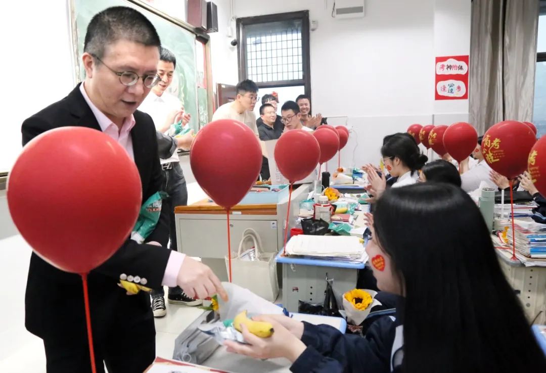 青春炽热 逐梦高考 | 温岭市职业技术学校高三学子们高考加油! 第7张 青春炽热 逐梦高考 | 温岭市职业技术学校高三学子们高考加油! 第7张