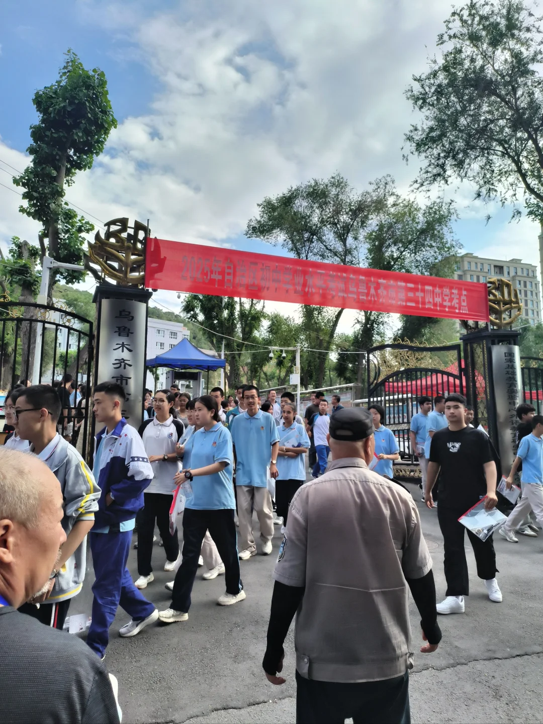 中考现场，感悟拼搏的力量 第2张