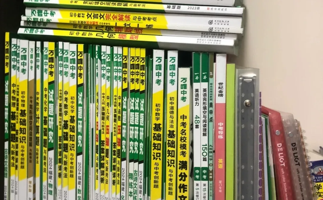 蹲50名初中生白给 ，手慢无 第1张