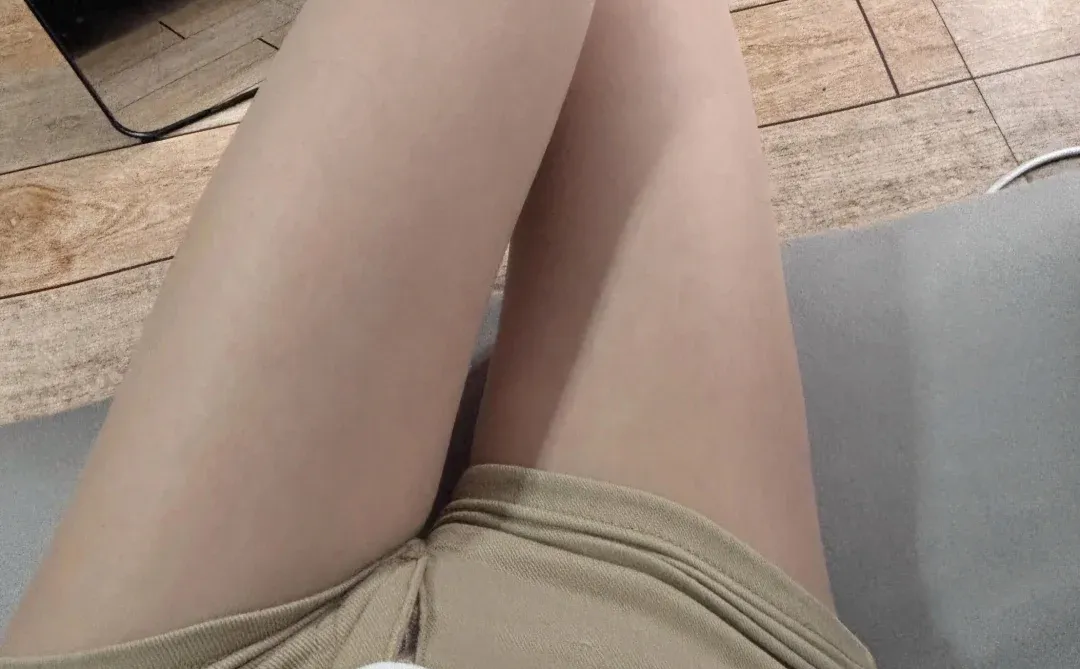 第一次穿肉丝，这反差谁懂啊😱 第1张