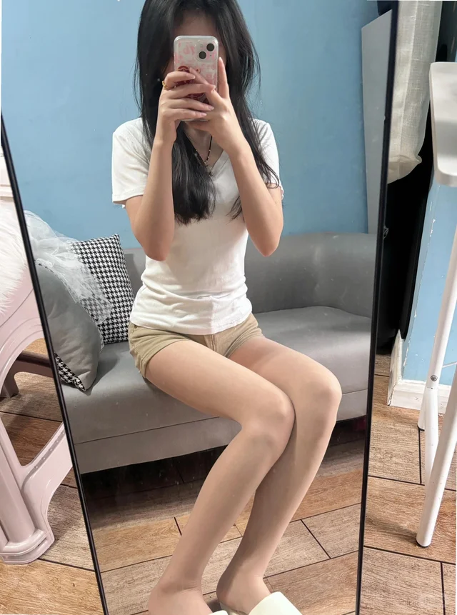 第一次穿肉丝，这反差谁懂啊😱 第3张