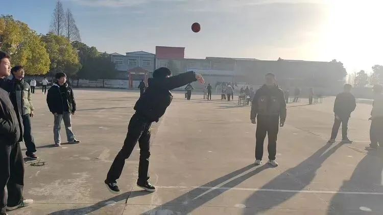 【顺中·体育】燃情赛场展风采 蓄力中考向未来——我校九年级体育模拟测试圆满举行 第3张