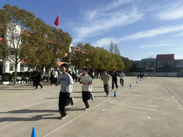 【顺中·体育】燃情赛场展风采 蓄力中考向未来——我校九年级体育模拟测试圆满举行 第6张