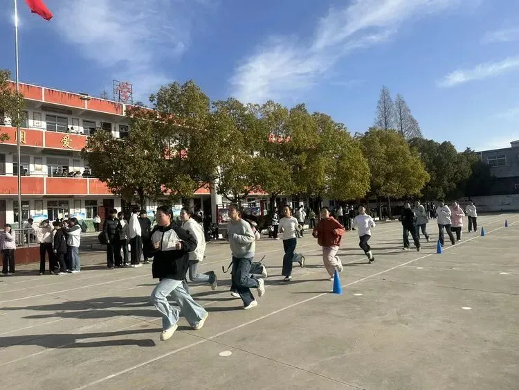 【顺中·体育】燃情赛场展风采 蓄力中考向未来——我校九年级体育模拟测试圆满举行 第8张