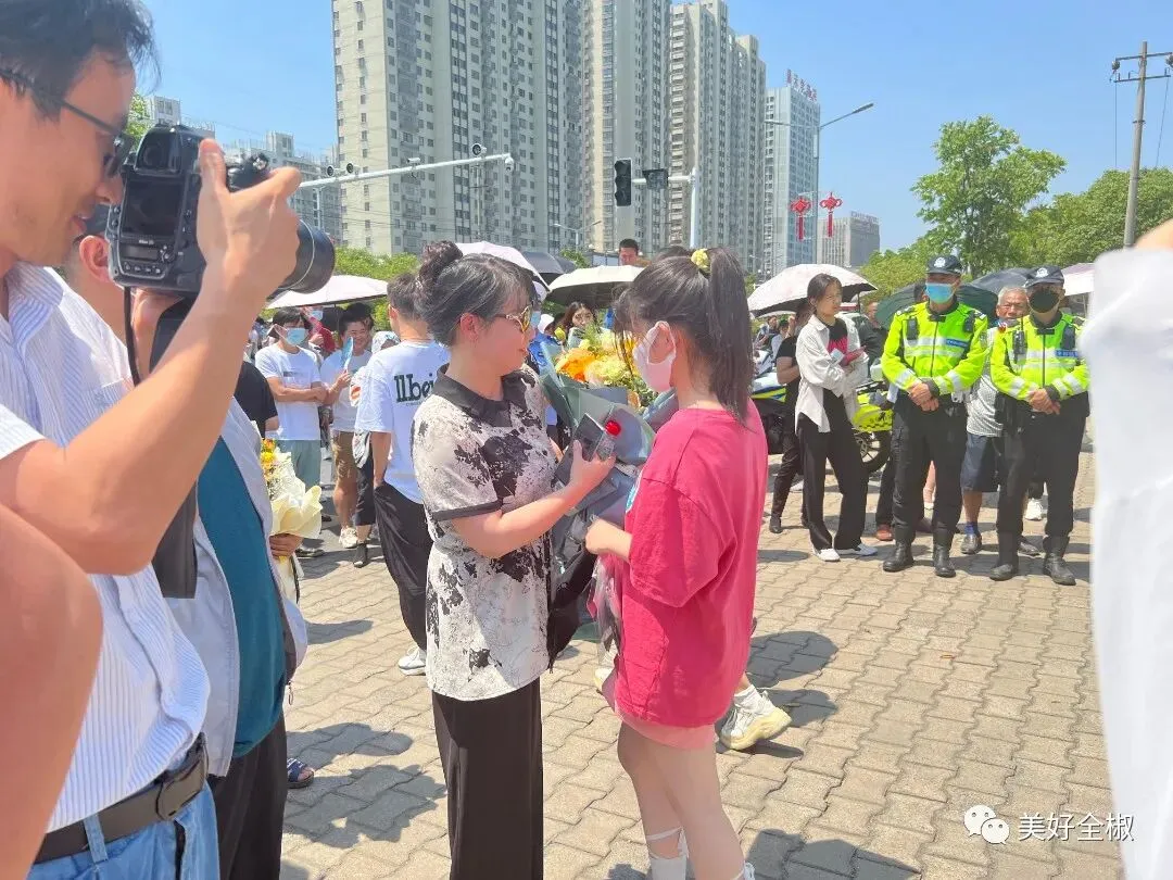 2022年中考落幕!定格全椒考场外的感人瞬间…… 第20张