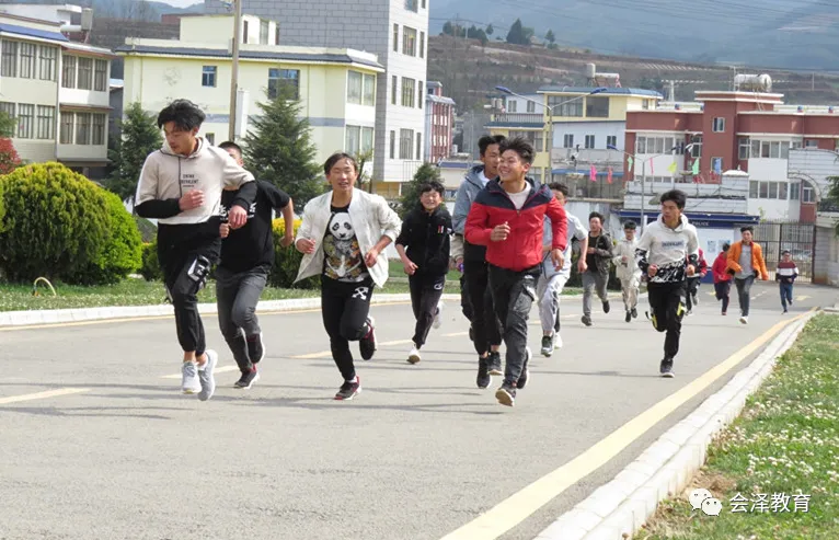 大桥中学体育中考训练氛围浓 第2张