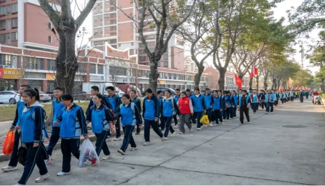 以行走磨砺意志 为中考积蓄力量——莆田第二十五中学九年级学子徒步土海公园 第8张