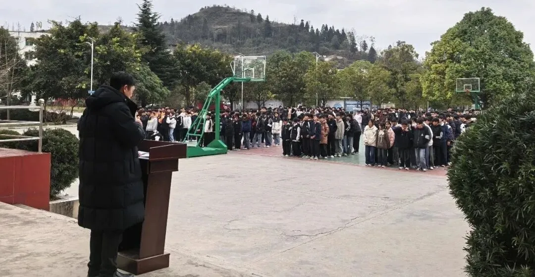 “传承民俗暖校园 凝心聚力助中考”花江中学迎新春杀年猪主题活动圆满落幕 第4张