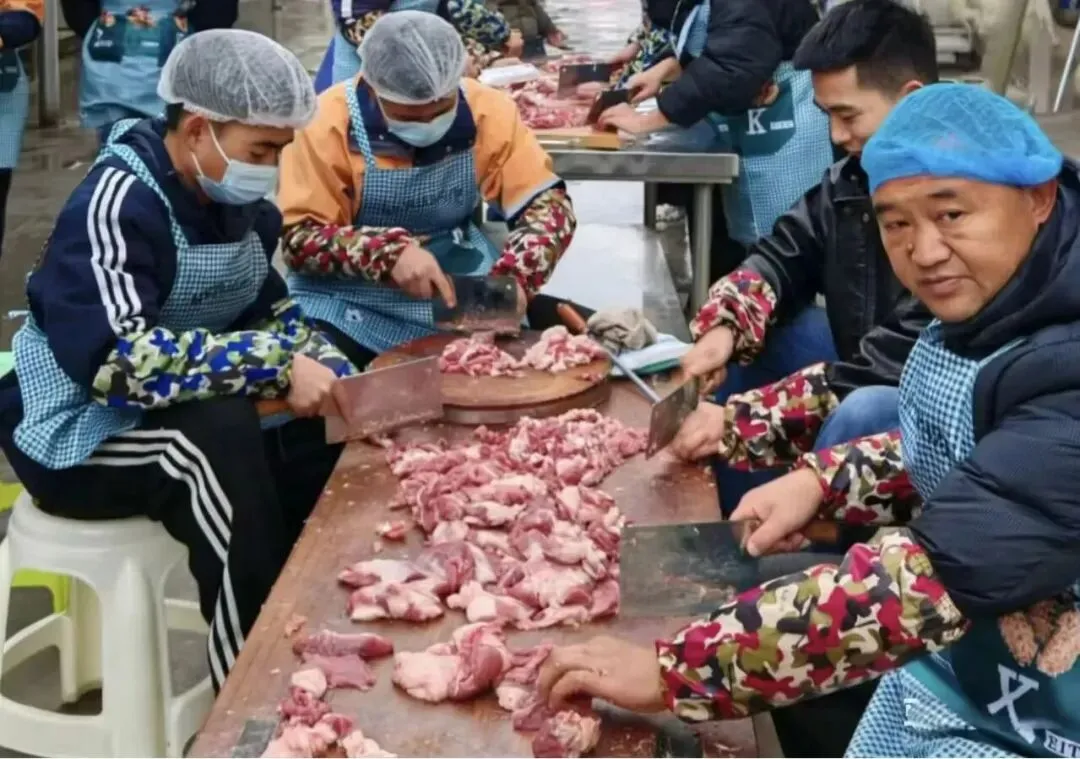 “传承民俗暖校园 凝心聚力助中考”花江中学迎新春杀年猪主题活动圆满落幕 第11张