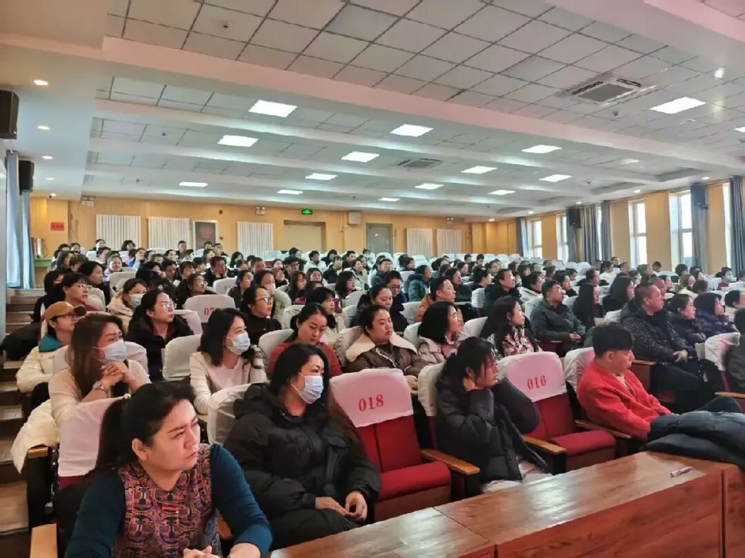 凝心聚力战中考 家校同心创佳绩——初三年级家长会圆满召开 第1张