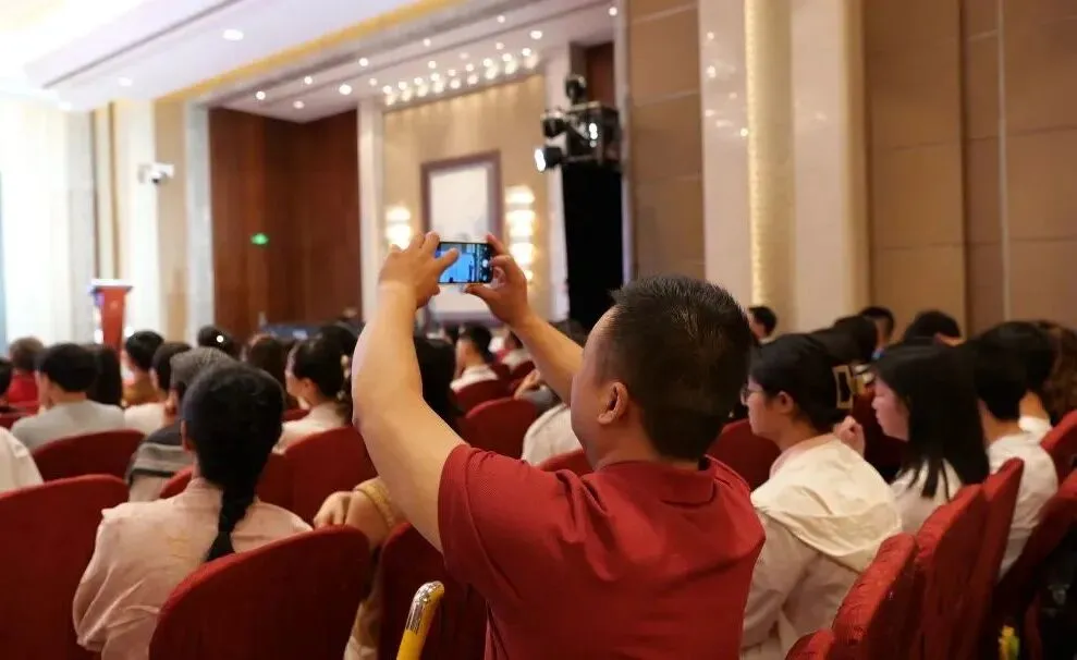 放弃传统名校!中考估分705分学霸,选了这所「顶尖名师天团」的学校 第16张