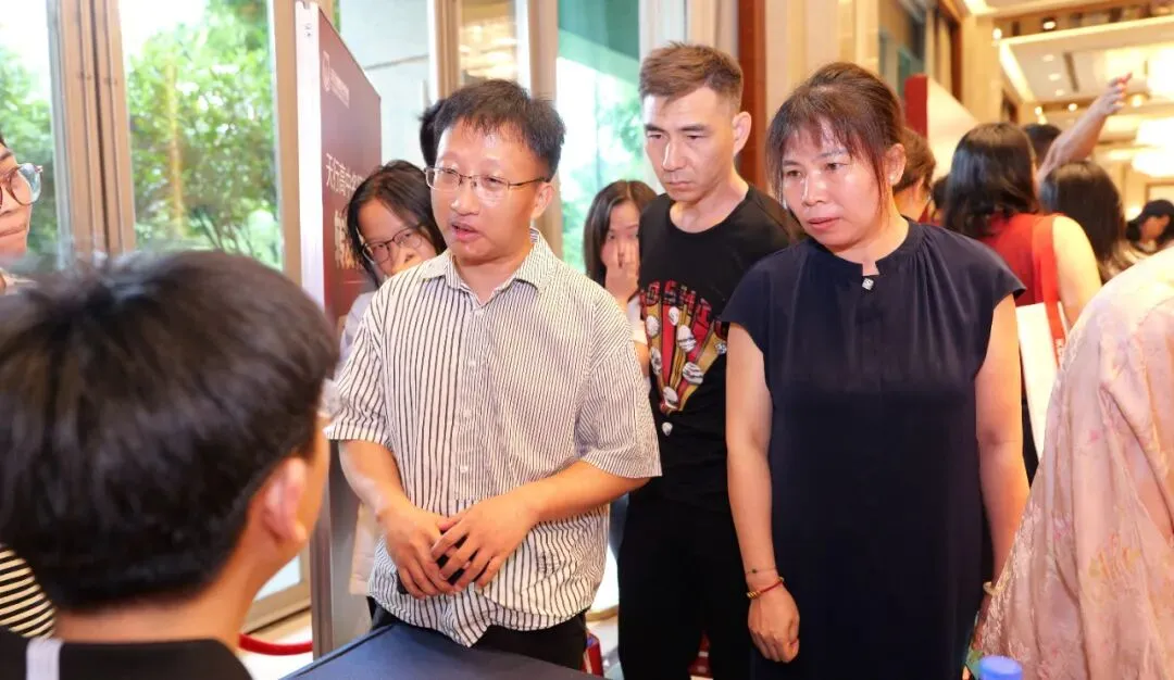 放弃传统名校!中考估分705分学霸,选了这所「顶尖名师天团」的学校 第20张