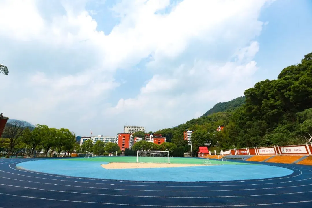 放弃传统名校!中考估分705分学霸,选了这所「顶尖名师天团」的学校 第36张