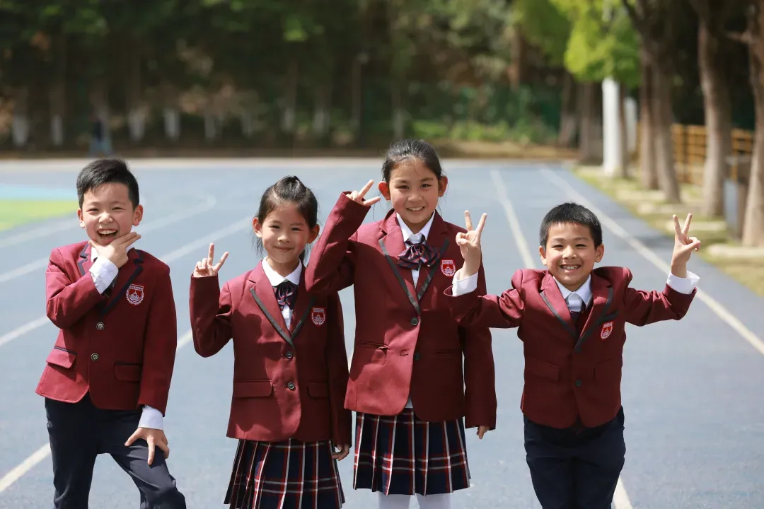 放弃传统名校!中考估分705分学霸,选了这所「顶尖名师天团」的学校 第38张