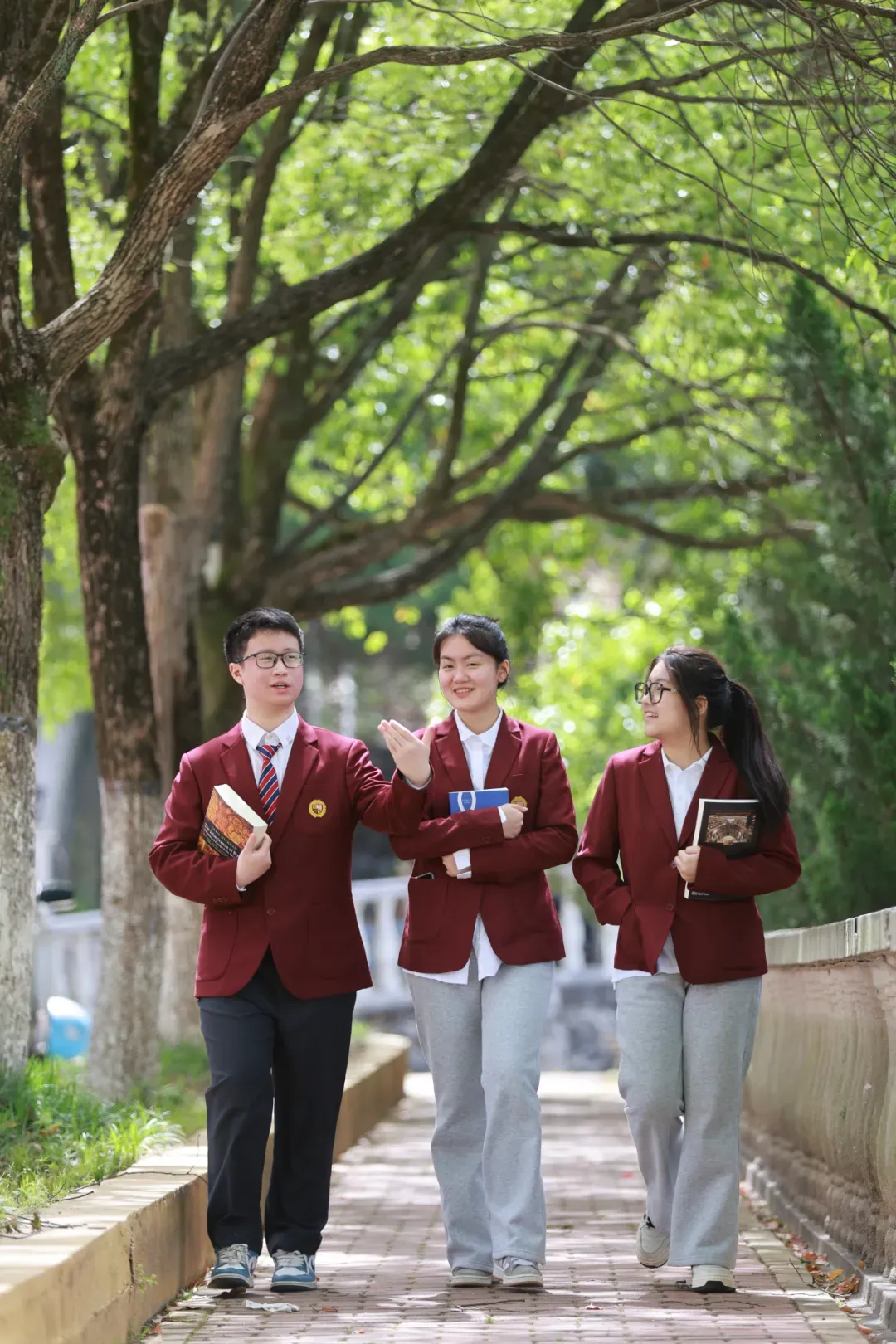 放弃传统名校!中考估分705分学霸,选了这所「顶尖名师天团」的学校 第44张