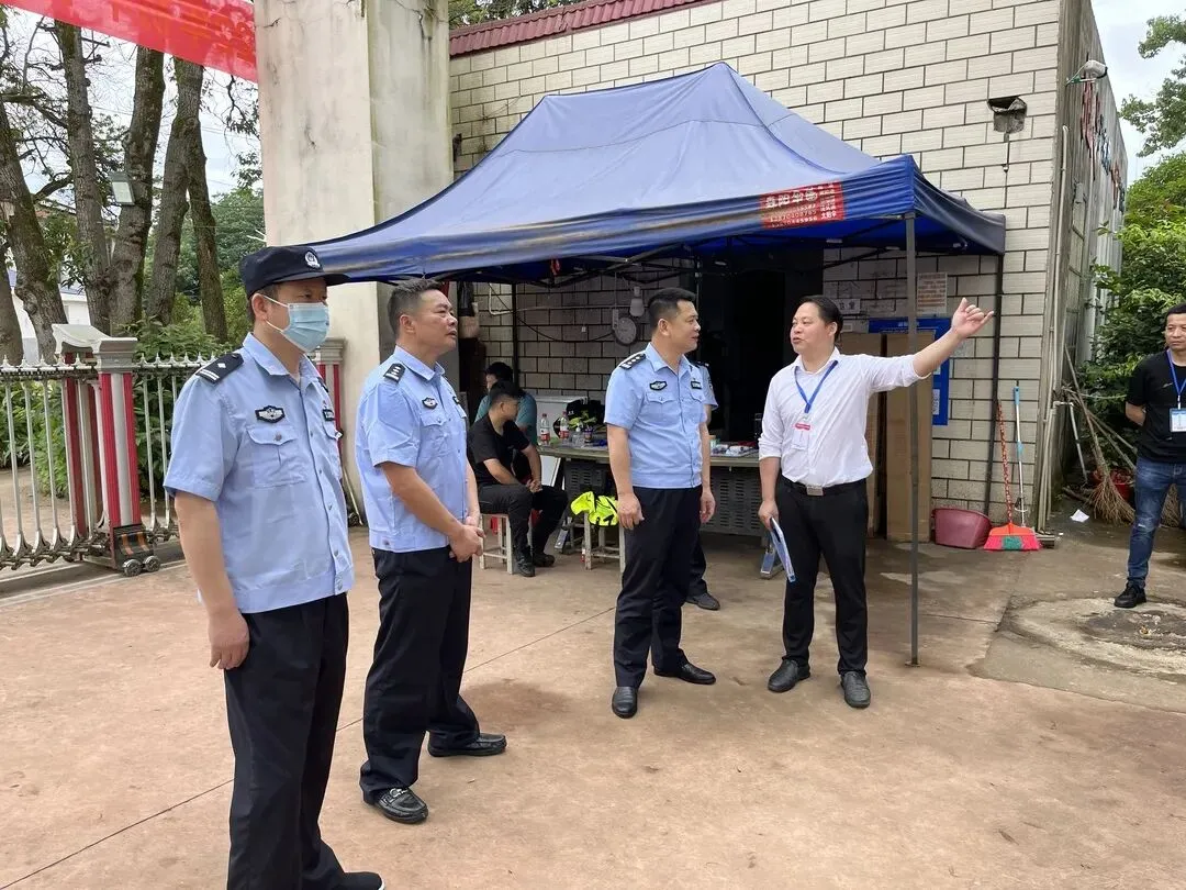 【护航中考】梅建明同志深入中考考点督导检查安保工作 第1张 【护航中考】梅建明同志深入中考考点督导检查安保工作 第1张