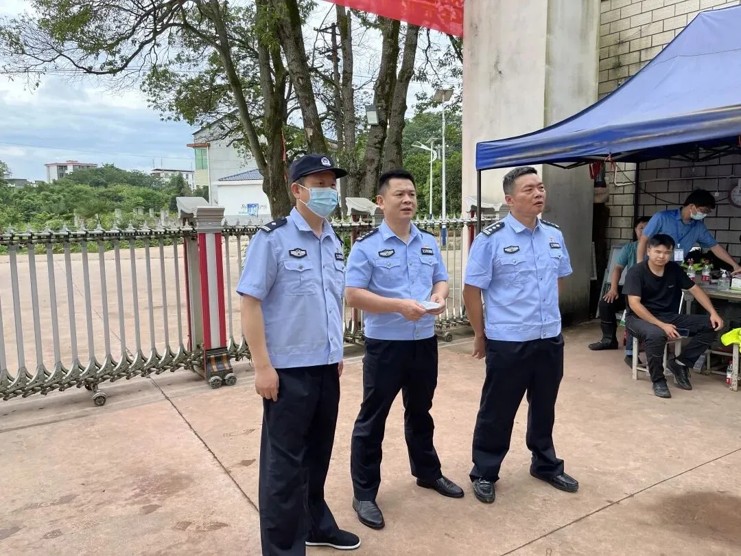 【护航中考】梅建明同志深入中考考点督导检查安保工作 第6张 【护航中考】梅建明同志深入中考考点督导检查安保工作 第6张