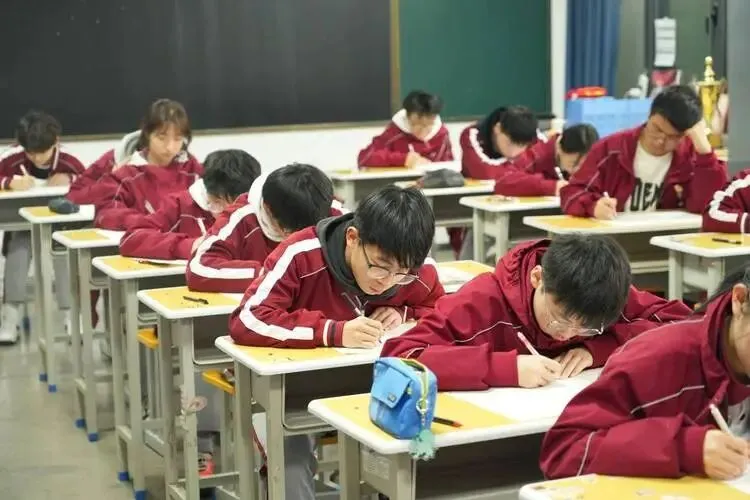 浙江嵊泗取消中考引全网炸锅,彻底告别中考分层全员直升普高 第4张 浙江嵊泗取消中考引全网炸锅,彻底告别中考分层全员直升普高 第4张