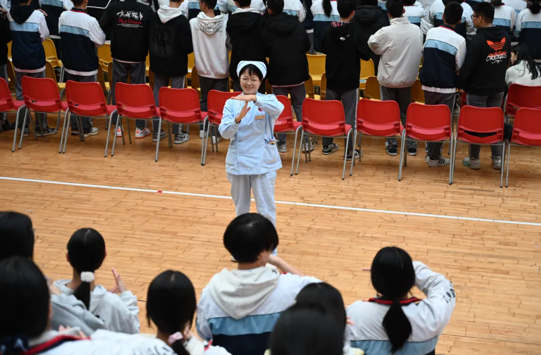 【公益暖心】中考冲刺!泉州市运动防护中心团队进校园为学子护航“撑腰” 第9张 【公益暖心】中考冲刺!泉州市运动防护中心团队进校园为学子护航“撑腰” 第9张