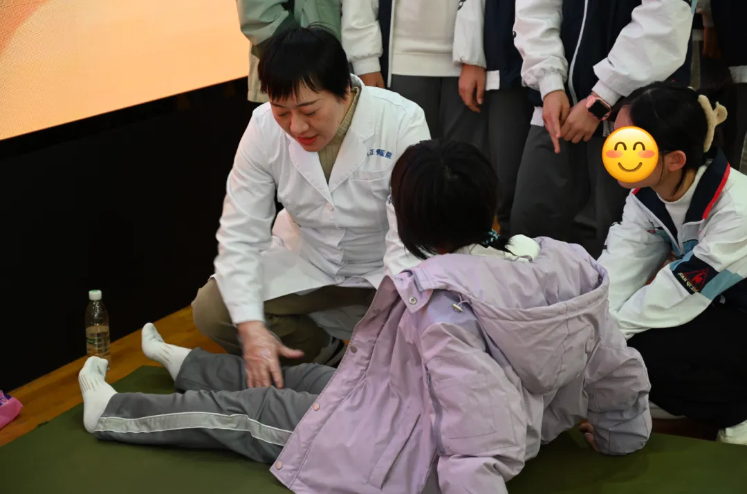 【公益暖心】中考冲刺!泉州市运动防护中心团队进校园为学子护航“撑腰” 第14张 【公益暖心】中考冲刺!泉州市运动防护中心团队进校园为学子护航“撑腰” 第14张