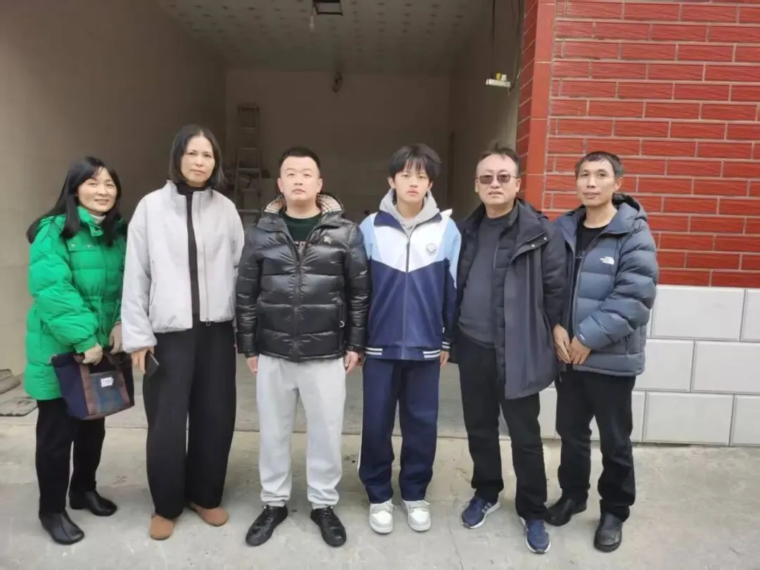 暖冬叩门凝合力,同心筑梦向中考——福清康辉中学2025-2026学年初三年段寒假家访纪实 第49张 暖冬叩门凝合力,同心筑梦向中考——福清康辉中学2025-2026学年初三年段寒假家访纪实 第49张